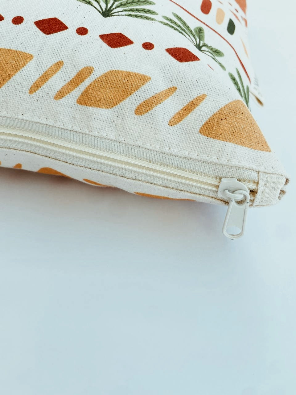 Cotton Cushion cover Tiger Roar zipper closure