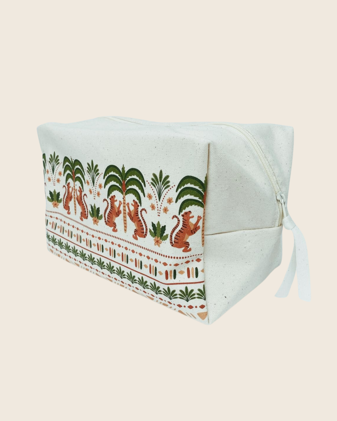Cotton wash bag seen from the side. Tiger print. 