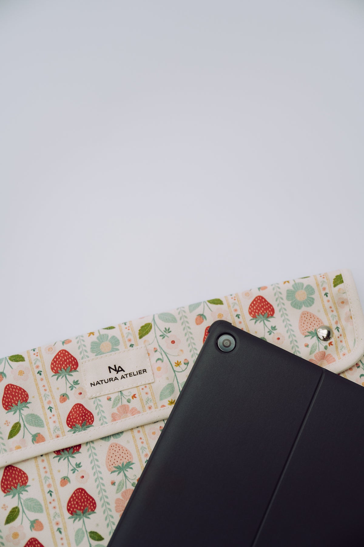 14" Laptop Sleeve - Vintage Strawberries