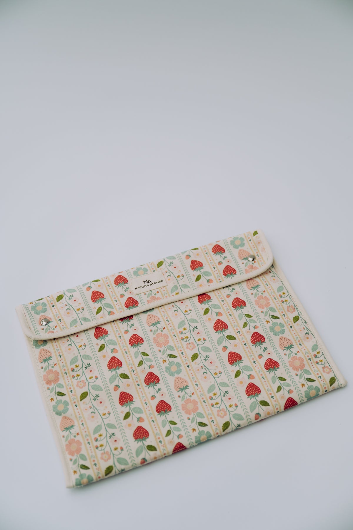 14" Laptop Sleeve - Vintage Strawberries