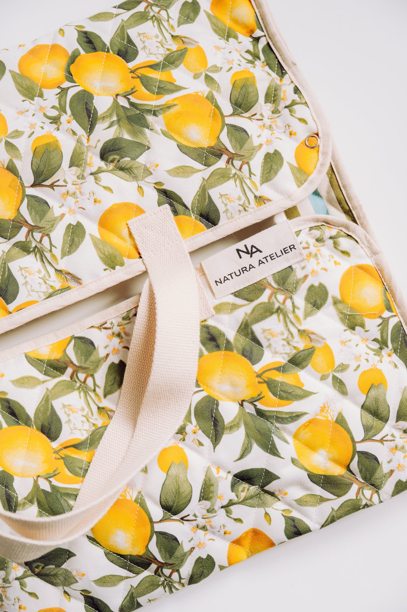 Lemon Cake Carrier with pipping and Natura Atelier cotton label