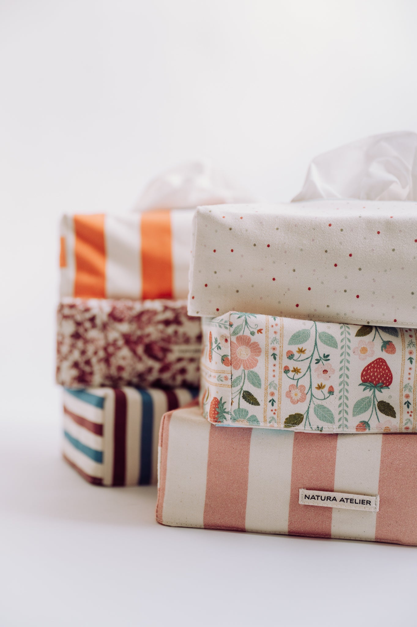 Tissue Box Cover- Vintage Strawberries