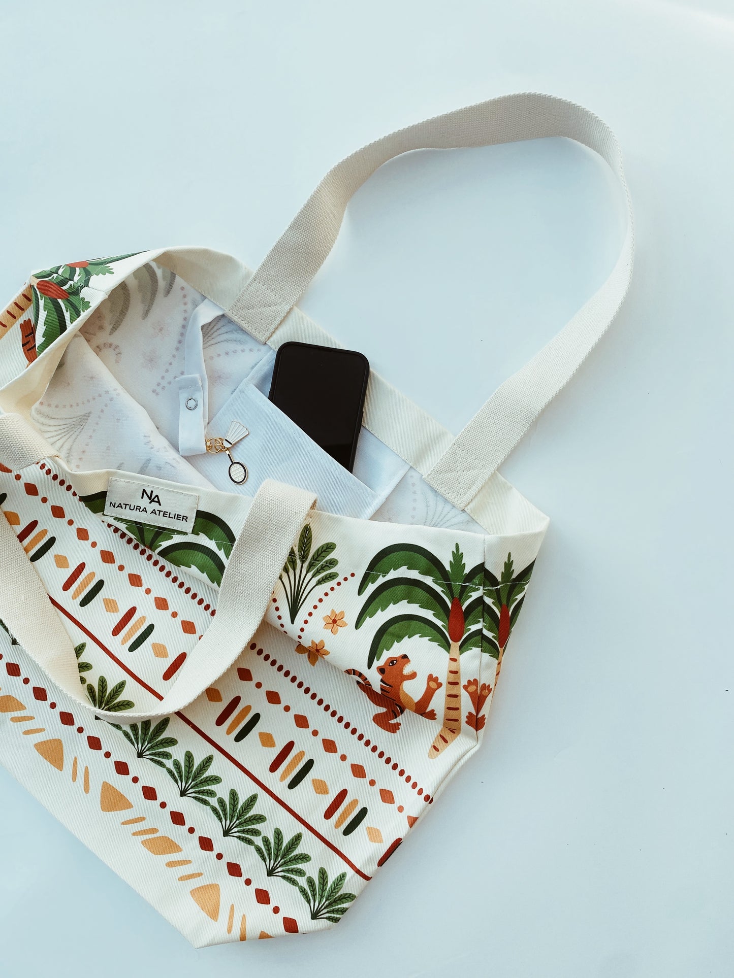 Tote_Bag_Tiger_Love_wiht internal pocket and key chain