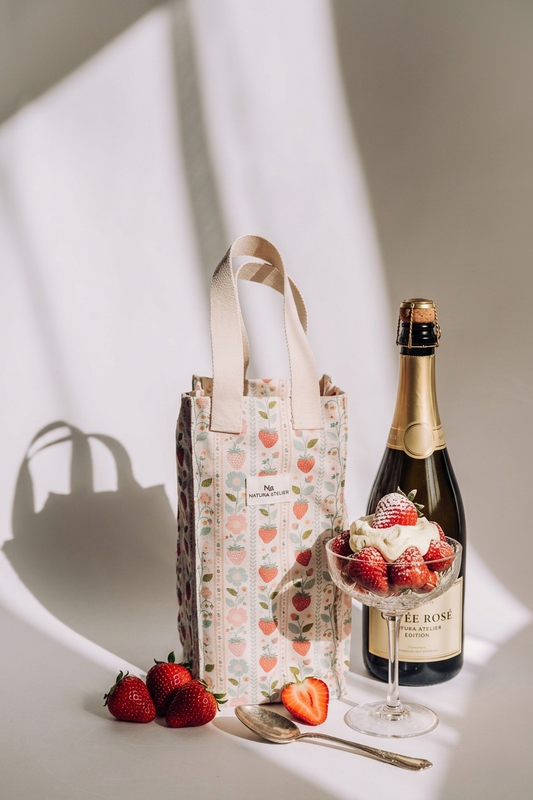 4 Bottle Bag- Vintage Strawberries