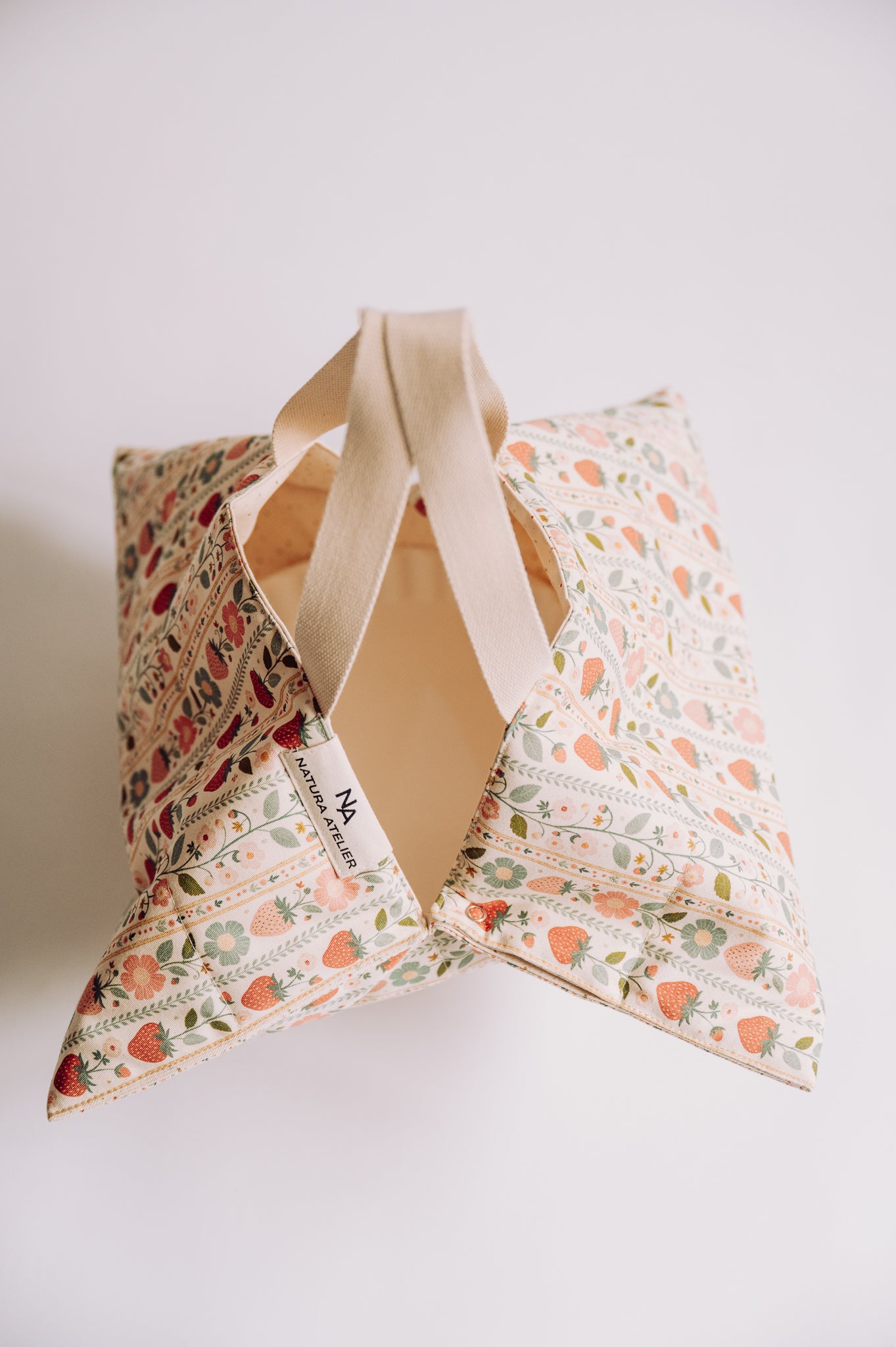 Vintage Strawberries Cake Carrier Bag  view from above 